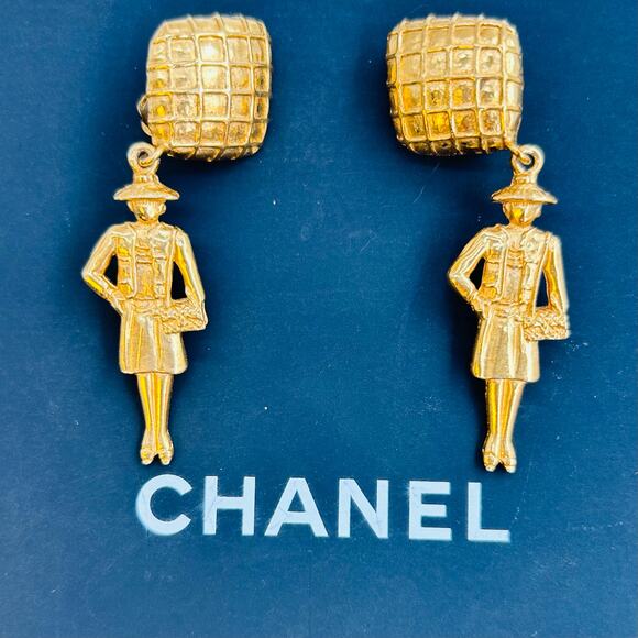 Chanel Vintage Lady Coco Mademoiselle Dangle Clip On Earrings 70s 24k gold pltd - Picture 1 of 6